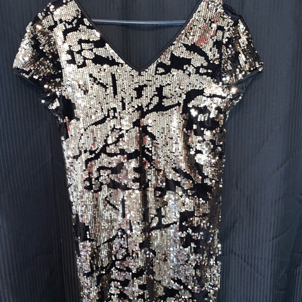 Velvet dress with gold sequins